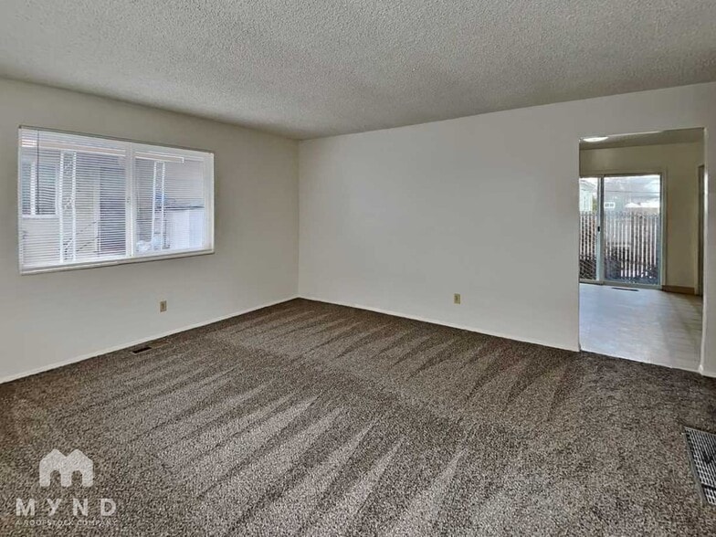 Building Photo - 333 9th St