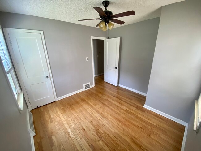 Building Photo - 3359 Pershing St
