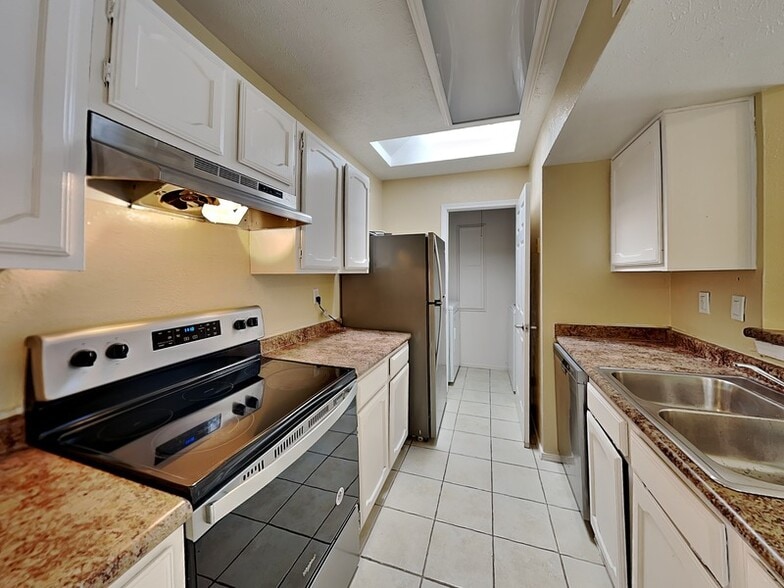 Building Photo - 422 Dollins St