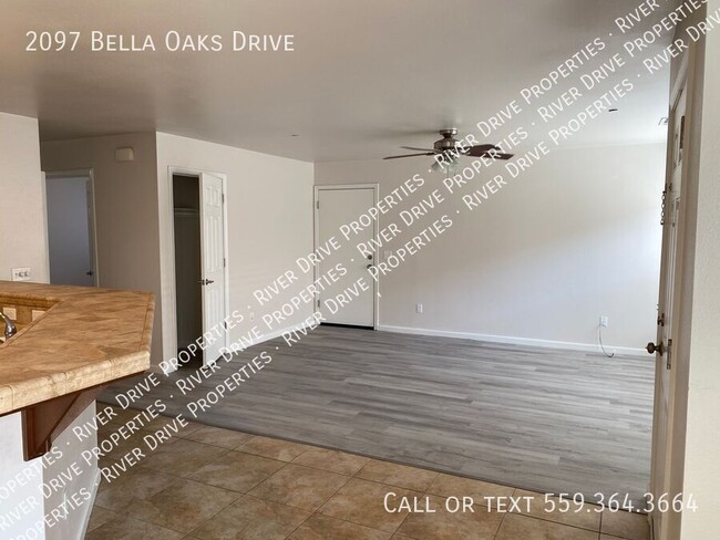 Building Photo - Three Bedroom Condo in Tulare