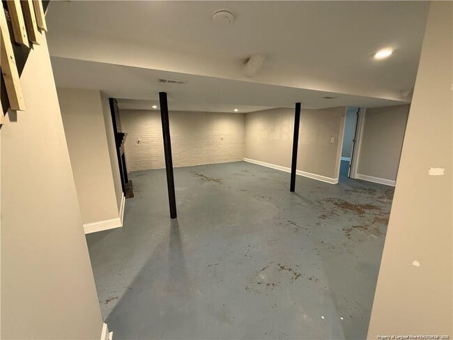Building Photo - 907 Evans Dr