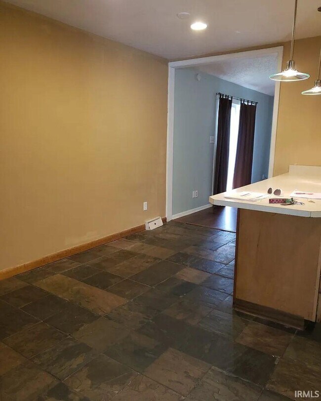 Building Photo - 117 N Hillsdale Dr