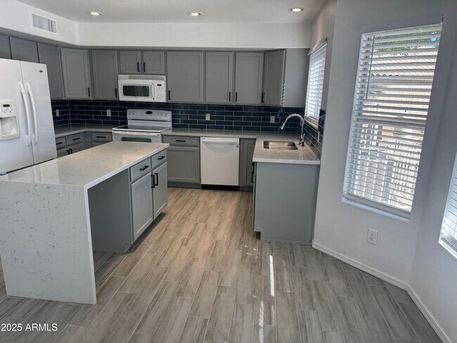 Building Photo - 5437 W Wahalla Ln