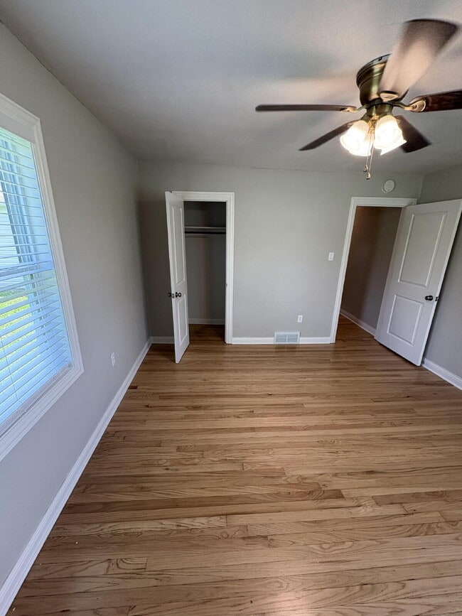 Building Photo - 3 bed, 2 bath House for Rent!