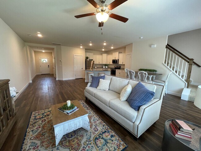 Building Photo - Heron | 3 Bed 2.5 Bath | Garage | 1800 sf | $2699-$3104 | 6, 7, 8, 9, 11, 12, 13, 14, 15 and 18 m...
