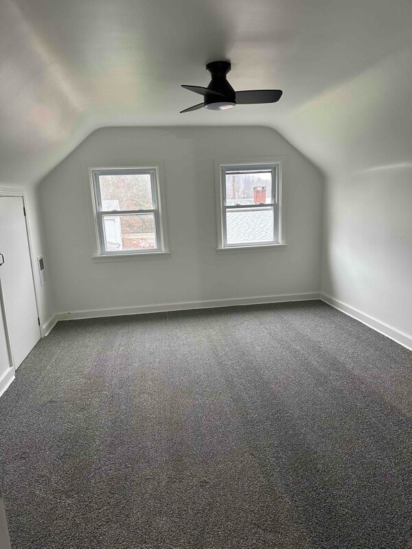 Building Photo - 499 Bridge St