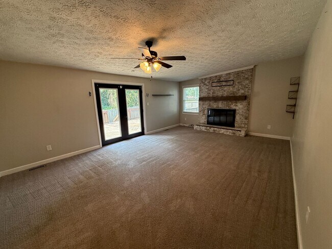 Building Photo - Tranquil 3 Bed 2 Bath Home in Raeford
