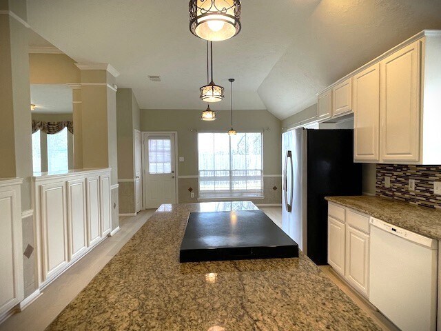 Building Photo - 1815 Rustic Oak Ln