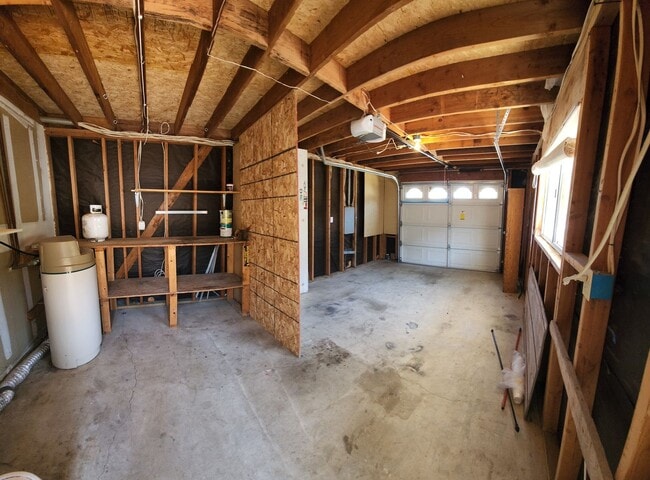 Building Photo - A Surfer's dream!! Short distance to the beach!!