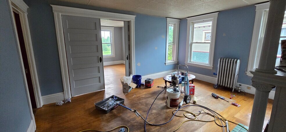 Building Photo - 144 Elm St