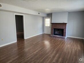 Building Photo - 132 Pinehurst Ct