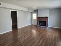 Building Photo - 132 Pinehurst Ct