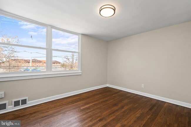 Building Photo - 1235 Alabama Ave SE