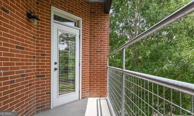 Building Photo - 250 Martha Dr