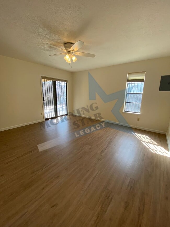 Building Photo - 2 bed, 2 bath w/new flooring throughout!