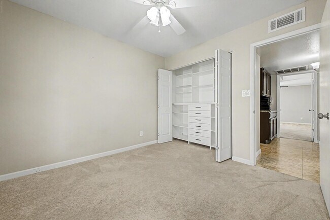 Building Photo - 1056 W Pecos Ave