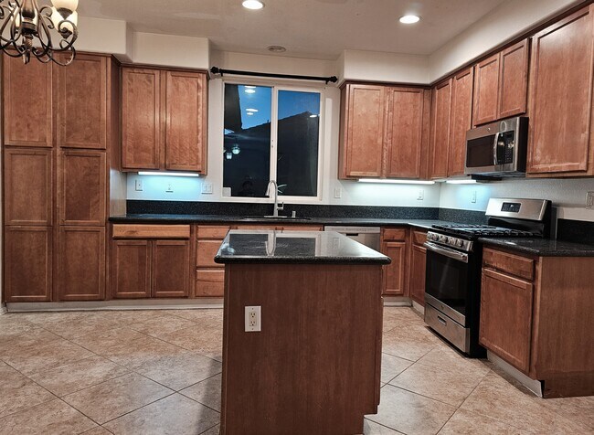 Building Photo - 80575 Stortford Avenue