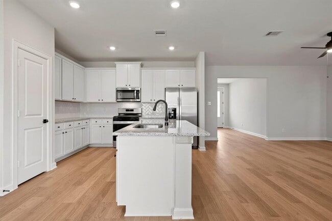 Building Photo - 3121 Banyan Dr