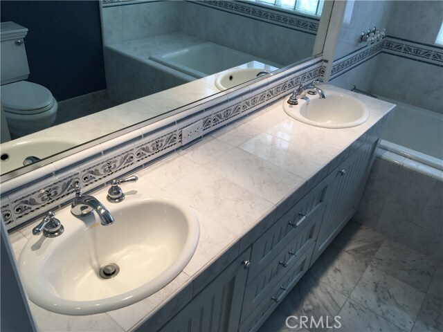 Building Photo - 952 2nd St.