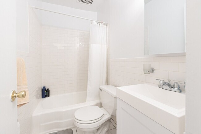 Building Photo - 150 E 46th St