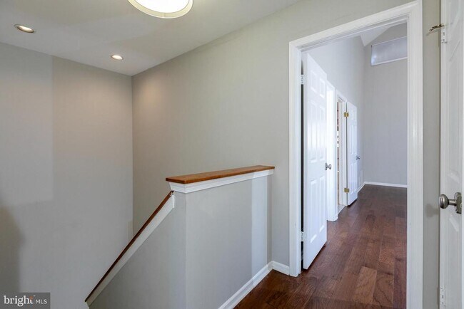 Building Photo - 11 Lexington Ct