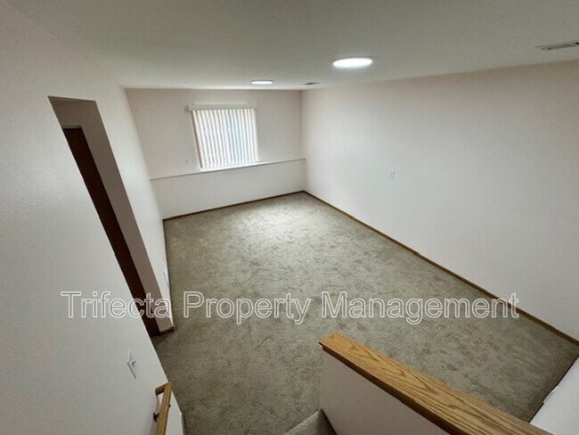 Building Photo - 807 Ptarmigan Pl