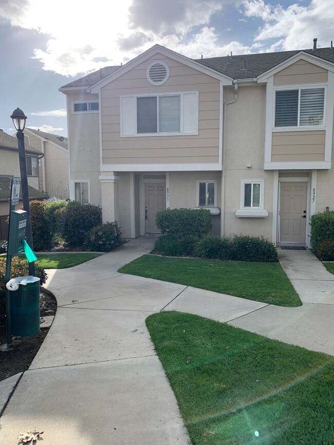 Primary Photo - 3 bedroom, 2 1/2 bath townhome located nea...