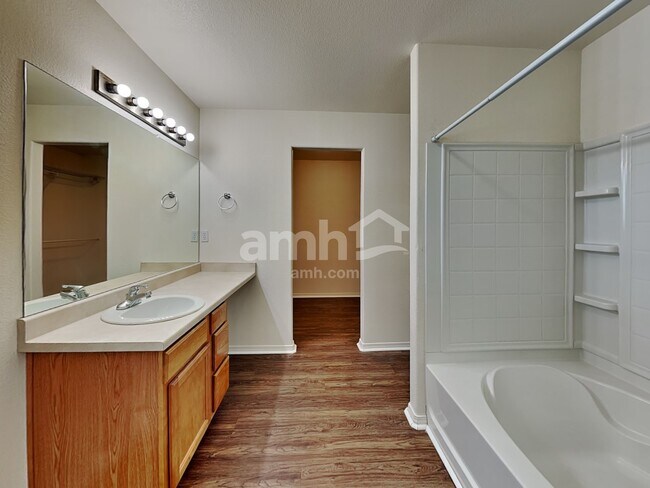 Building Photo - 771 W 300 S