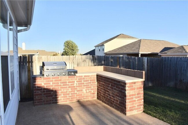 Building Photo - 6245 Trinity Creek Dr