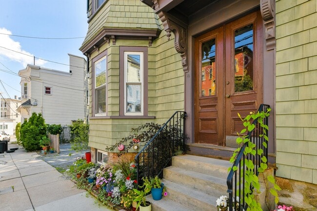 Building Photo - 14 Armstrong St