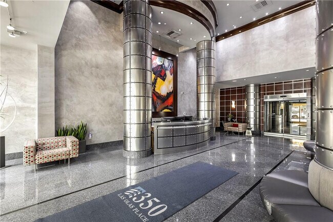 Building Photo - 350 SE 2nd St