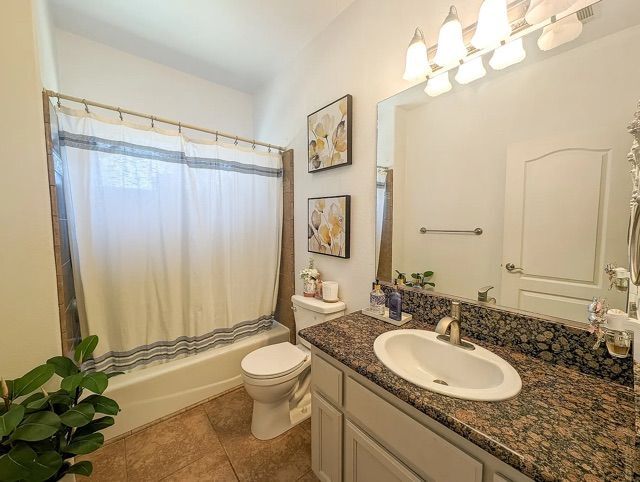 Building Photo - 7438 Woodcliff St