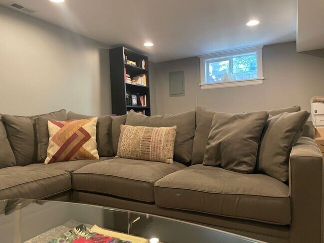 Building Photo - Immaculate and Updated Mid Century Home in...