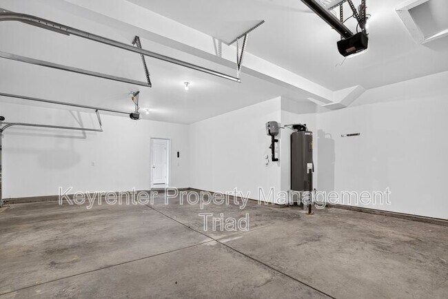 Building Photo - 3012 Highlander Pt