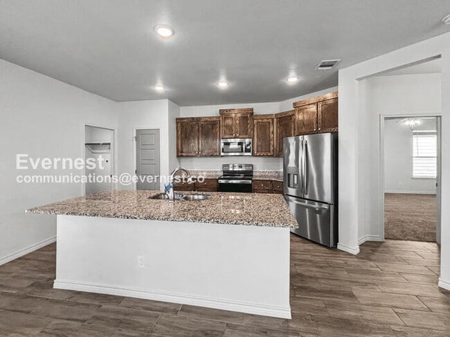 Building Photo - Limited Time Special Offer / 3 Bed/2 Bath Home with Attached Garage / Pet-Friendly / Vouchers Acc...