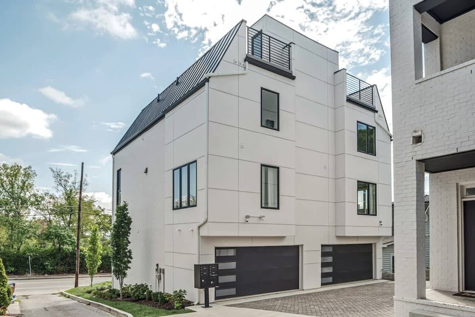 Building Photo - 1007 12th Ave N