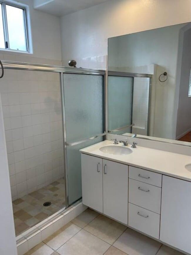 Building Photo - Del Mar Highlands adjacent : Spacious Upgr...