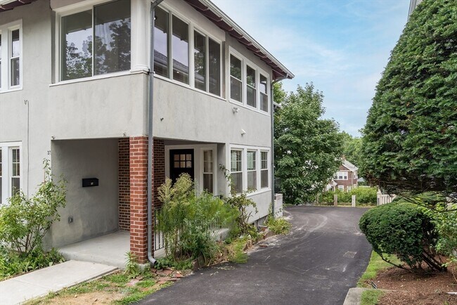 Building Photo - 37-39-39 Lewis Rd