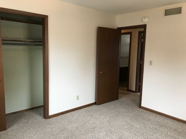 Building Photo - 3 Bedroom Duplex w/Garage in north-central Ames