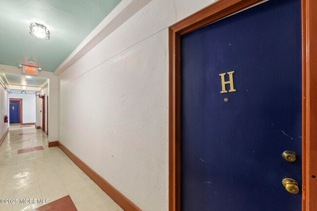 Building Photo - 400 Deal Lake Dr