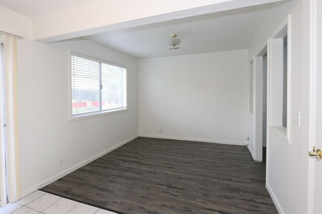 Building Photo - 7831cd - Bickmore, D.