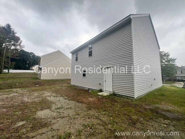 Building Photo - Charming 4-Bedroom Home