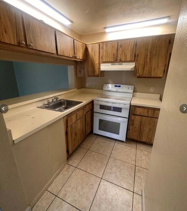 Building Photo - 5213 Via Hacienda Cir