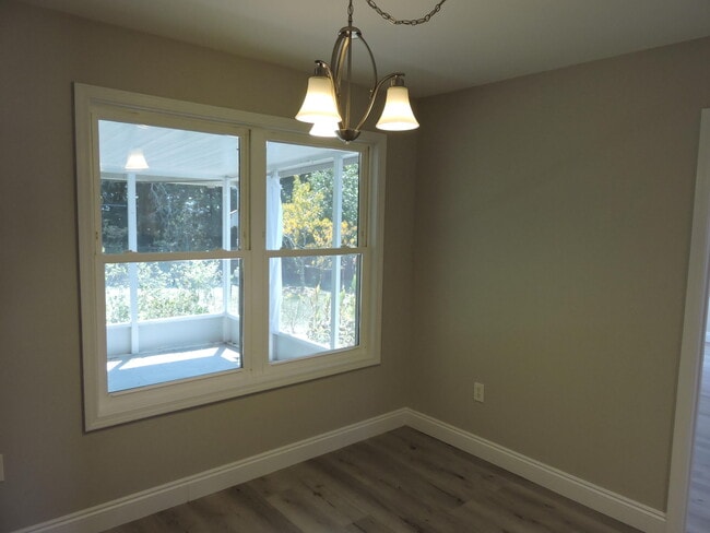 Building Photo - 125 Louise Dr