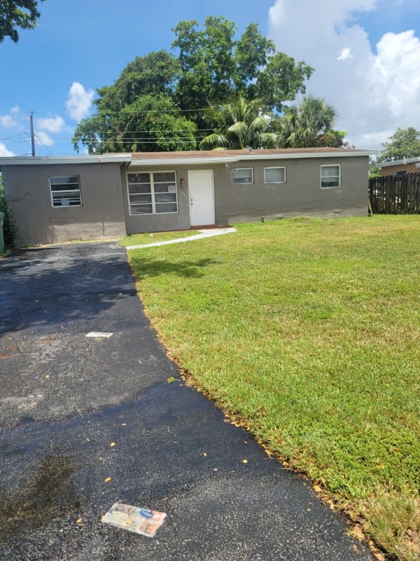 Building Photo - 2576 NW 64th Terrace