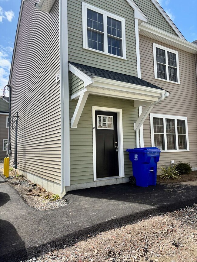 Building Photo - Brand New Townhouse-Style Living with Modern Finishes