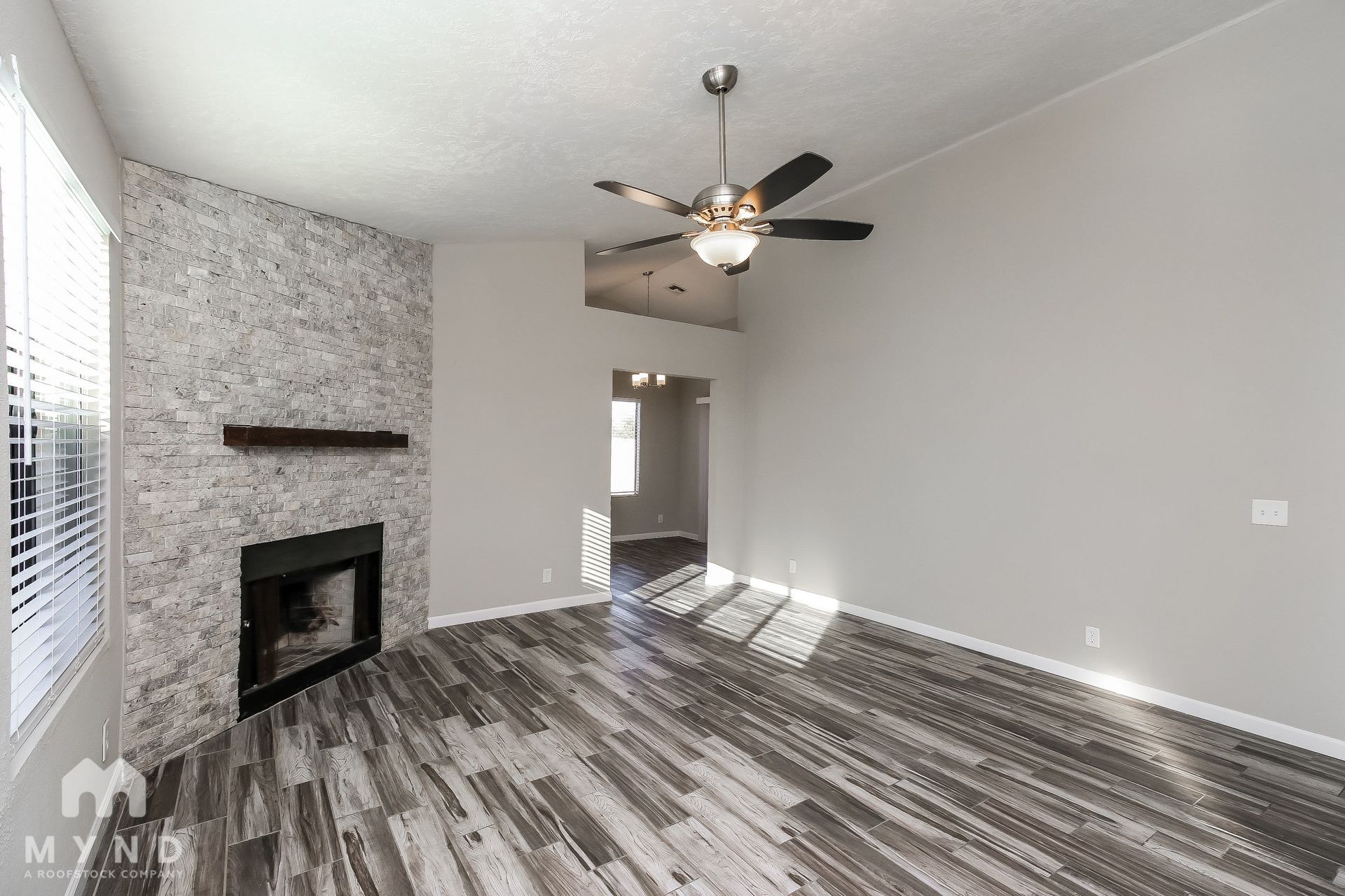 Building Photo - 921 S Val Vista Dr