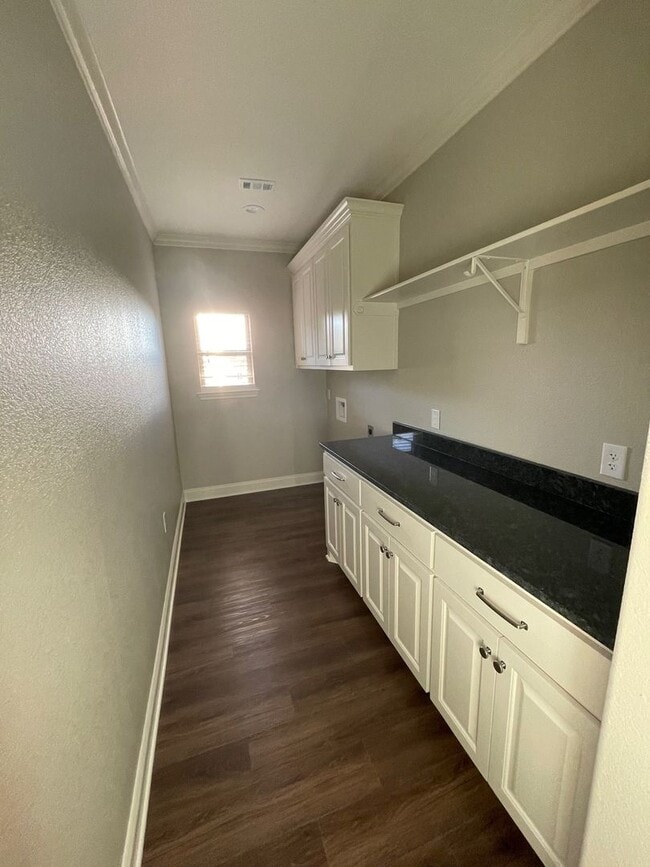 Building Photo - Beautifully Maintained New Build in Midway...