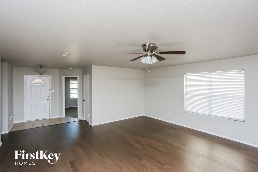 Building Photo - 10460 Winding Passage Way