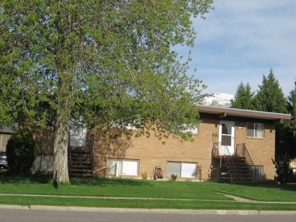 Building Photo - 820 N Main St